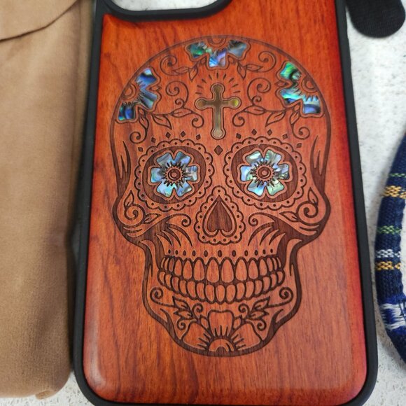 Carveit Designer Wooden Protective Magnetic Case for iPhone 14 Pro Max - Picture 2 of 8